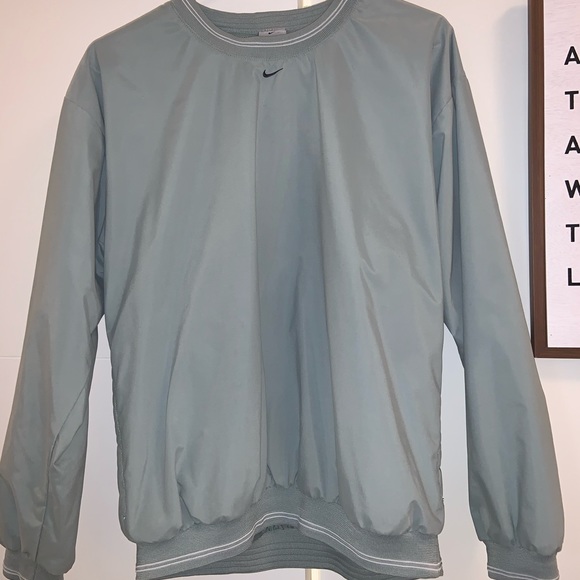 Nike Women’s Activewear | Pullover Crew Neck - Picture 2 of 7